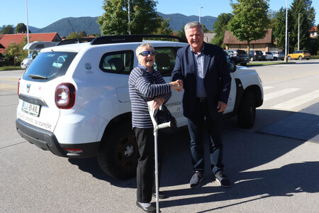 Župan Cerknice vozi-1